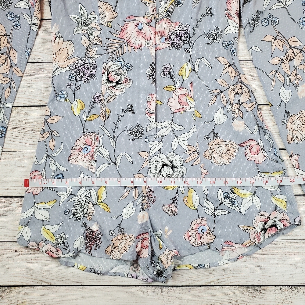 Lovefire romper NWT bell sleeved grey floral print - Picture 7 of 7